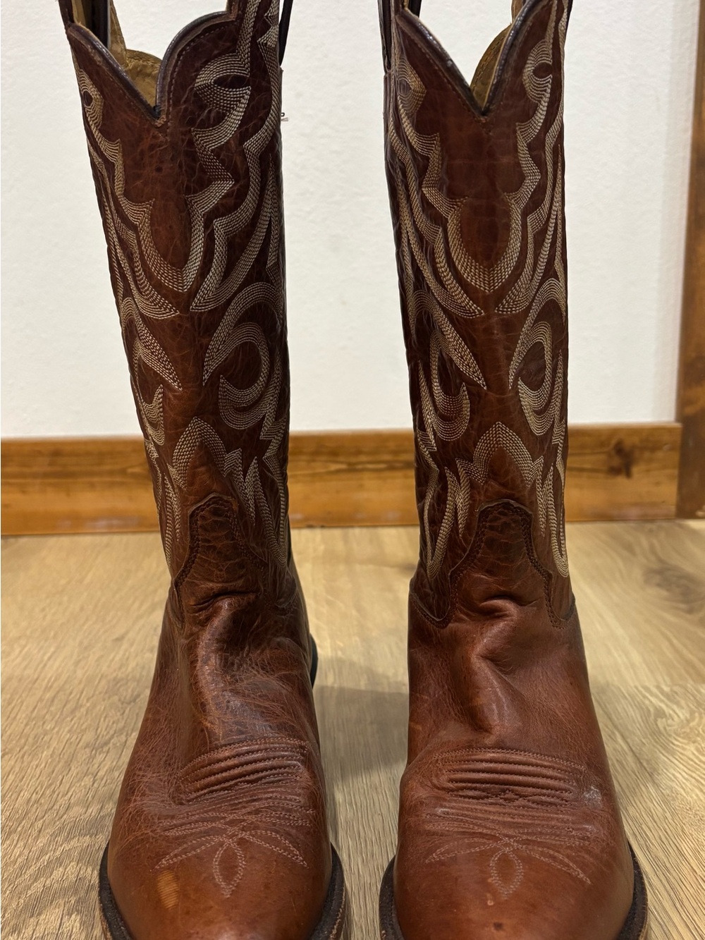 WOMEN Justin Boots Cognac Brown Leather Western Cowboy Boots Scalloped Tops - Picture 3 of 9